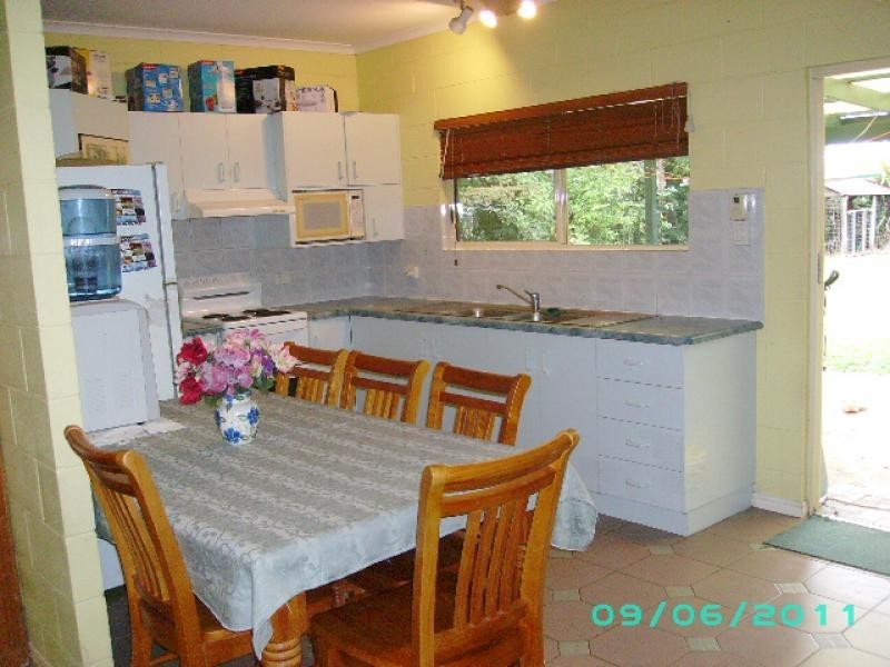 32 Middlemiss Street, Mossman QLD 4873