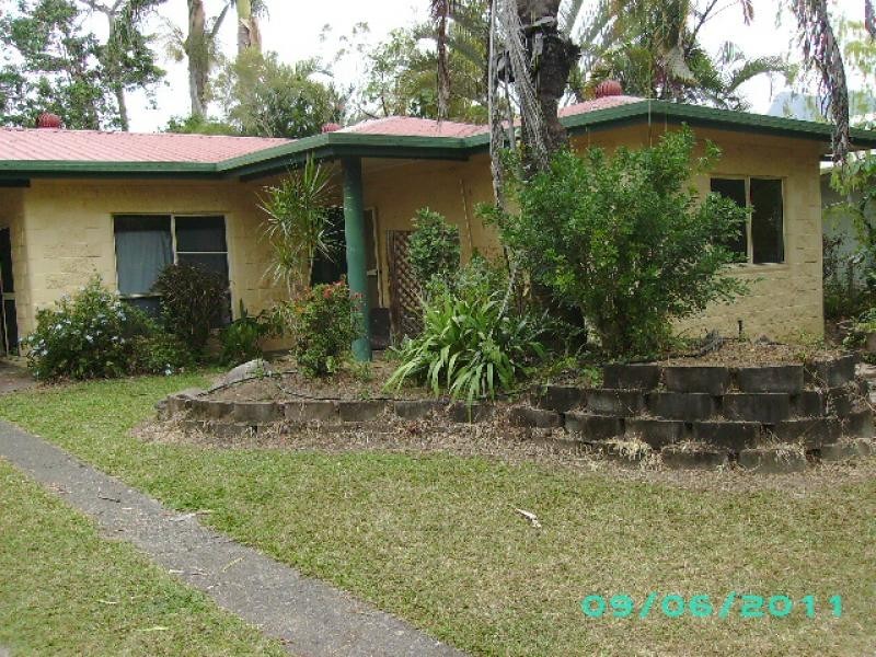32 Middlemiss Street, Mossman QLD 4873