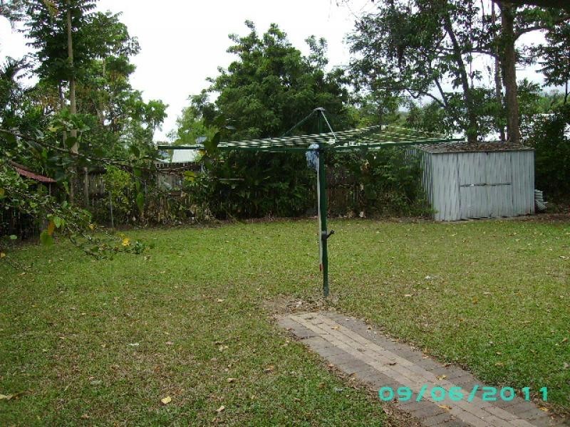 32 Middlemiss Street, Mossman QLD 4873