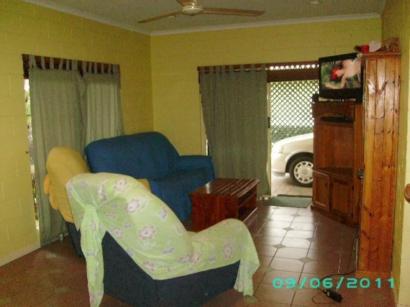 32 Middlemiss Street, Mossman QLD 4873