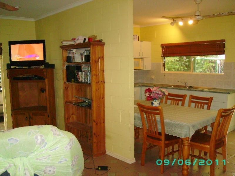 32 Middlemiss Street, Mossman QLD 4873