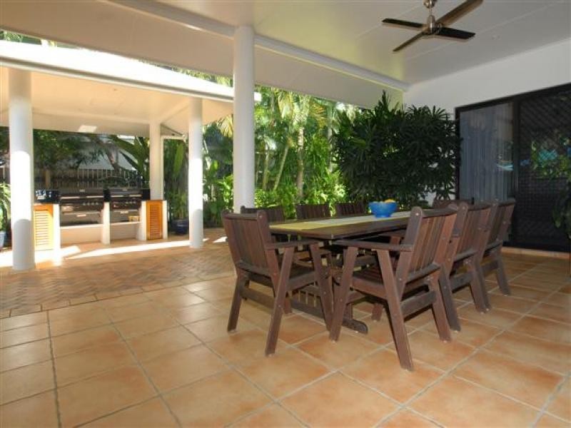 8 Andrews Close, Beach Point, Port Douglas QLD 4877