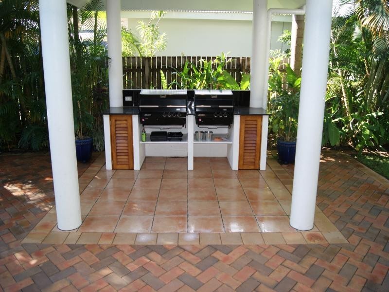8 Andrews Close, Beach Point, Port Douglas QLD 4877