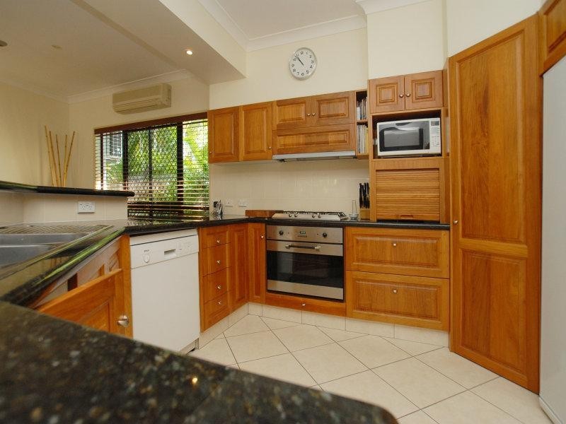 8 Andrews Close, Beach Point, Port Douglas QLD 4877