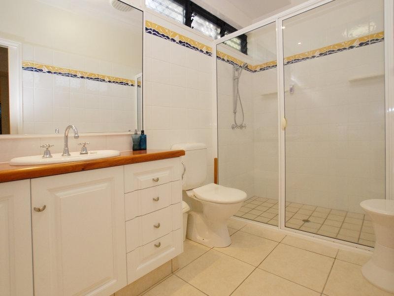 8 Andrews Close, Beach Point, Port Douglas QLD 4877