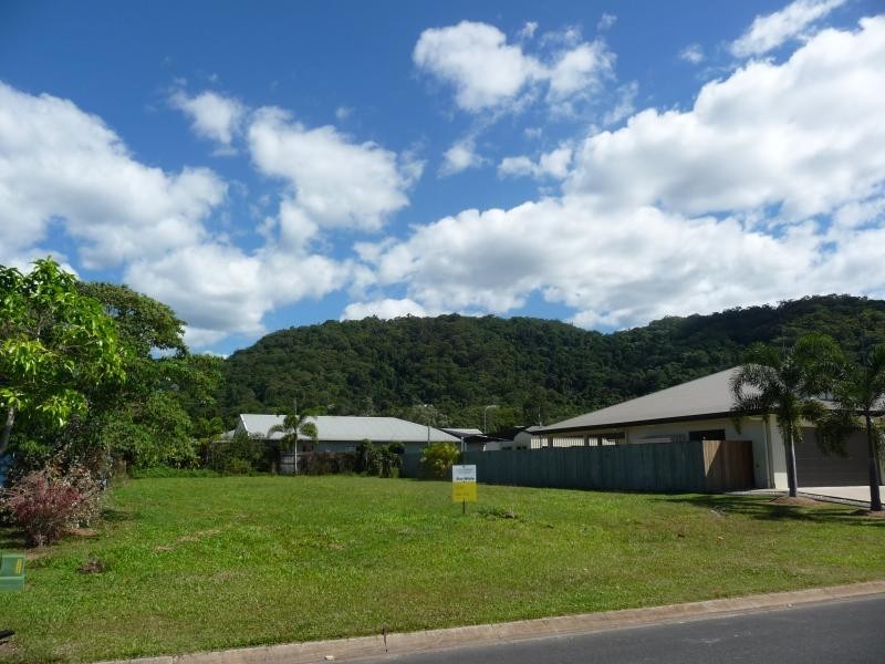 6 Satinash St, Mossman QLD 4873