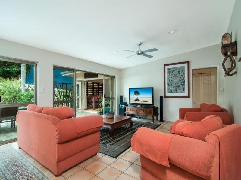 6 Oak Street, Oak Beach QLD 4877