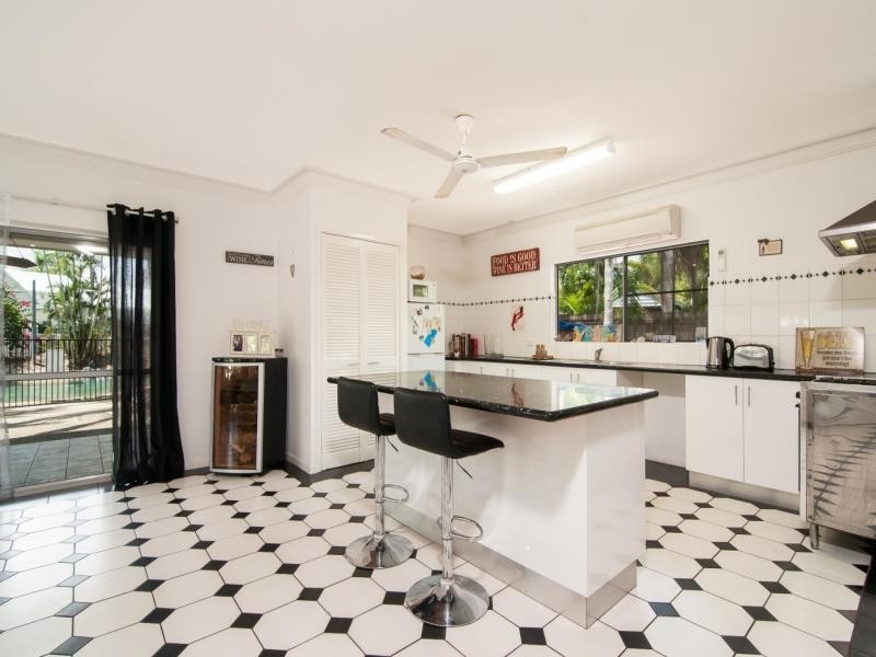 16 Endeavour Street, Port Douglas QLD 4877
