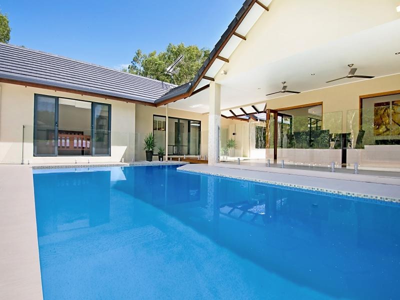 6 NANCY CLOSE, Oak Beach QLD 4877