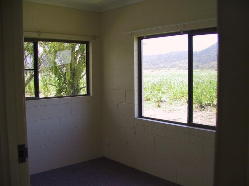 24 Atherton St, Mossman QLD 4873