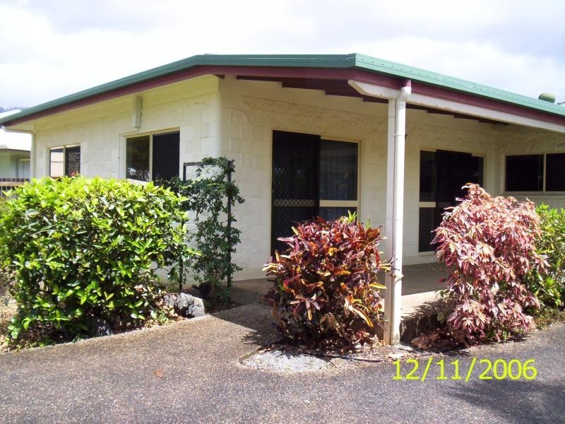 39 Middlemiss St, Mossman QLD 4873
