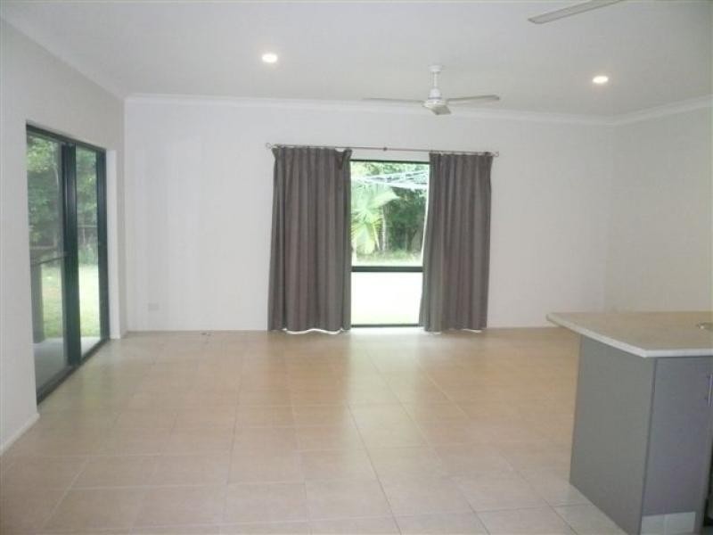 24 Whiteoak Ave, Mossman QLD 4873