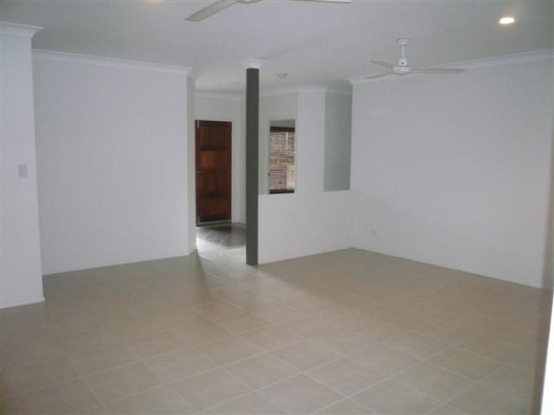 24 Whiteoak Ave, Mossman QLD 4873