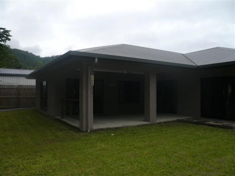 24 Whiteoak Ave, Mossman QLD 4873