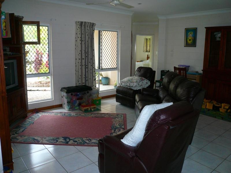 36 Middlemiss St, Mossman QLD 4873