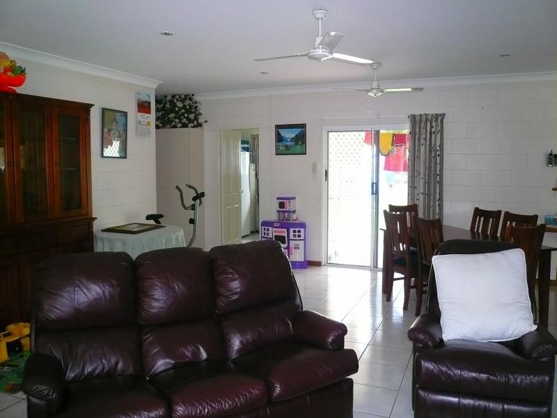 36 Middlemiss St, Mossman QLD 4873
