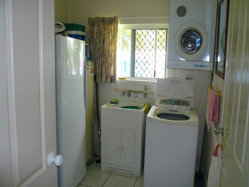 36 Middlemiss St, Mossman QLD 4873