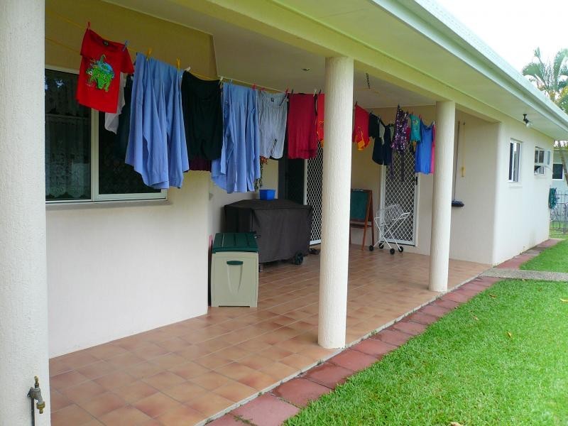 36 Middlemiss St, Mossman QLD 4873
