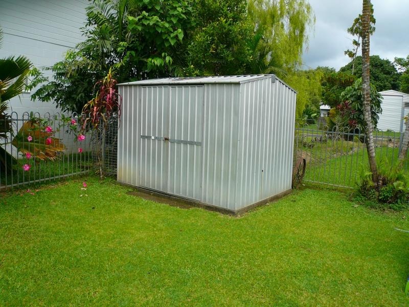 36 Middlemiss St, Mossman QLD 4873
