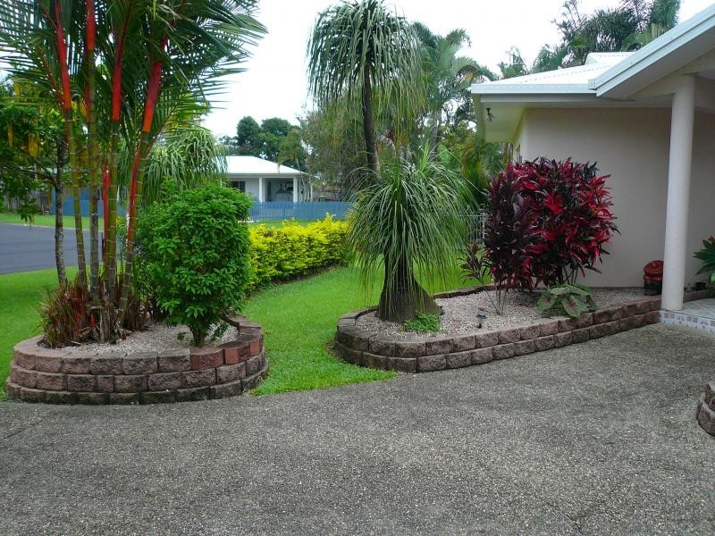 36 Middlemiss St, Mossman QLD 4873