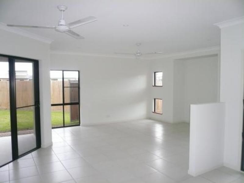 21 White Oak Ave, Mossman QLD 4873