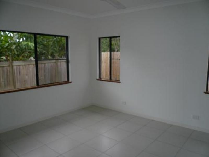 21 White Oak Ave, Mossman QLD 4873