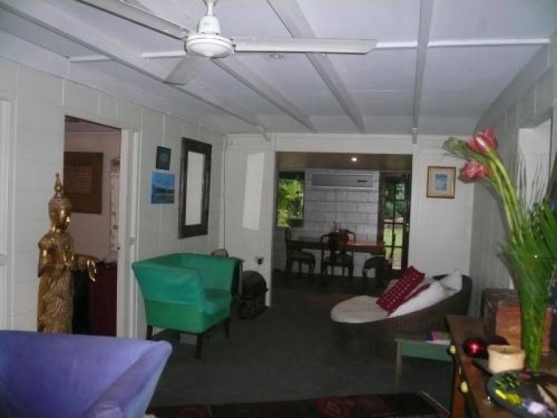 42 Esplanade, Wonga QLD 4873