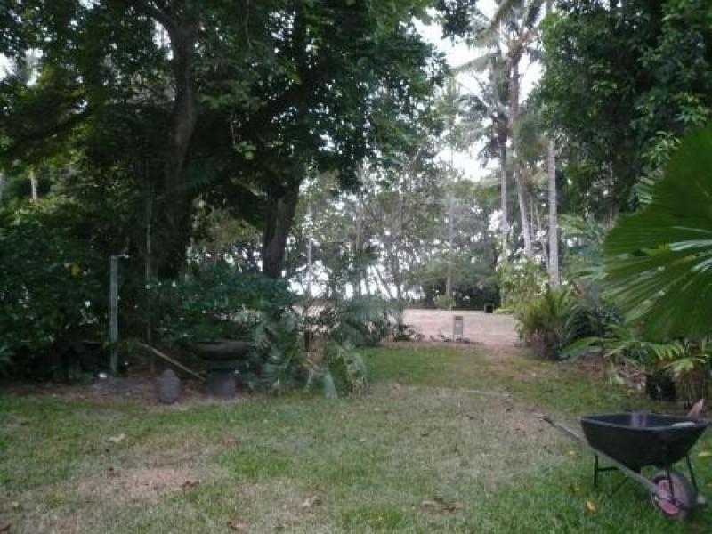 42 Esplanade, Wonga QLD 4873