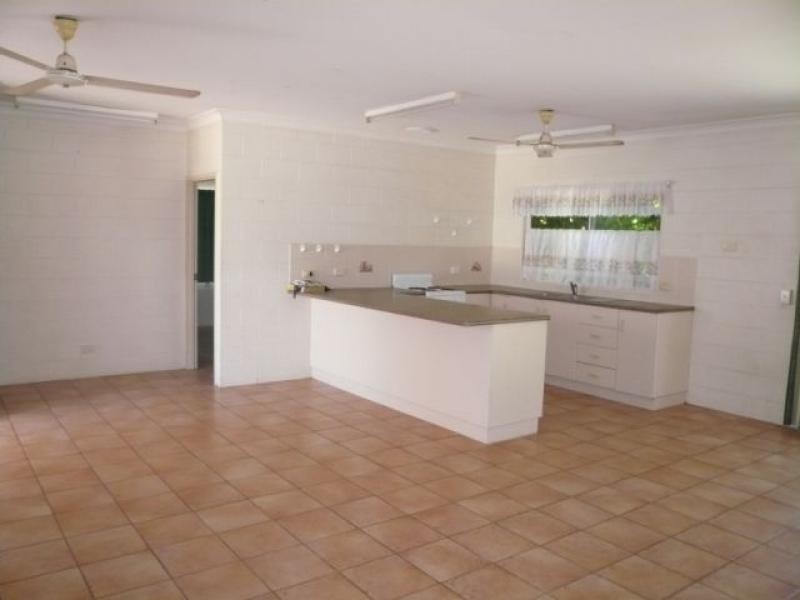 6 Ives Avenue, Wonga QLD 4873