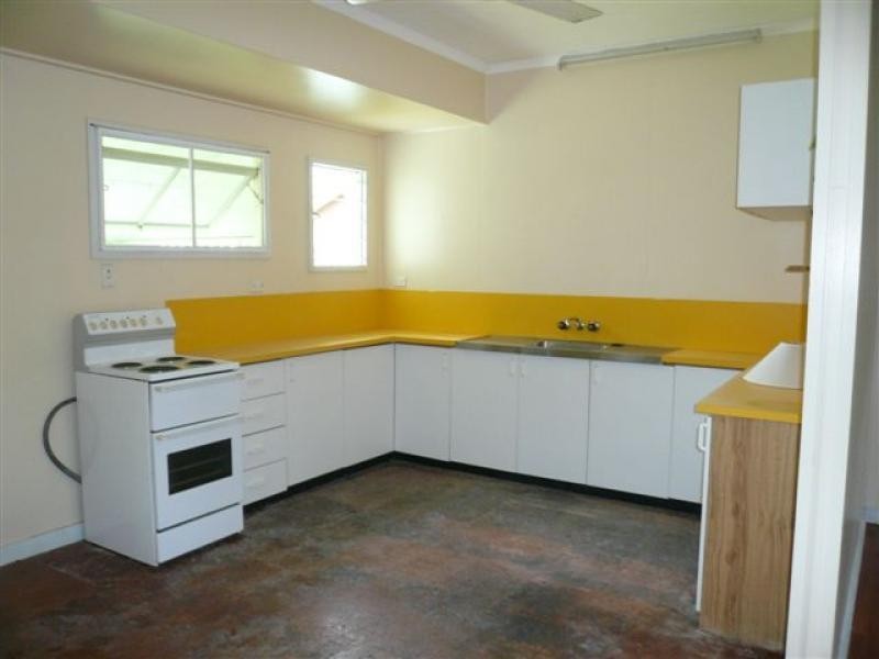 2/12 Thomas Street, Mossman QLD 4873