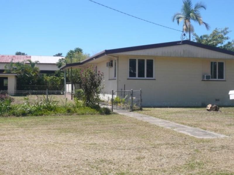 16 Thomas Street, Mossman QLD 4873