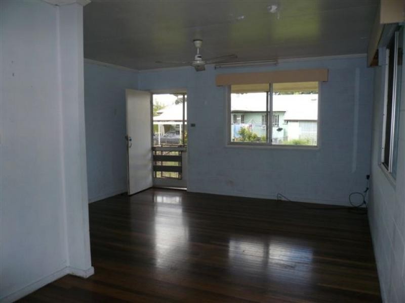 16 Thomas Street, Mossman QLD 4873