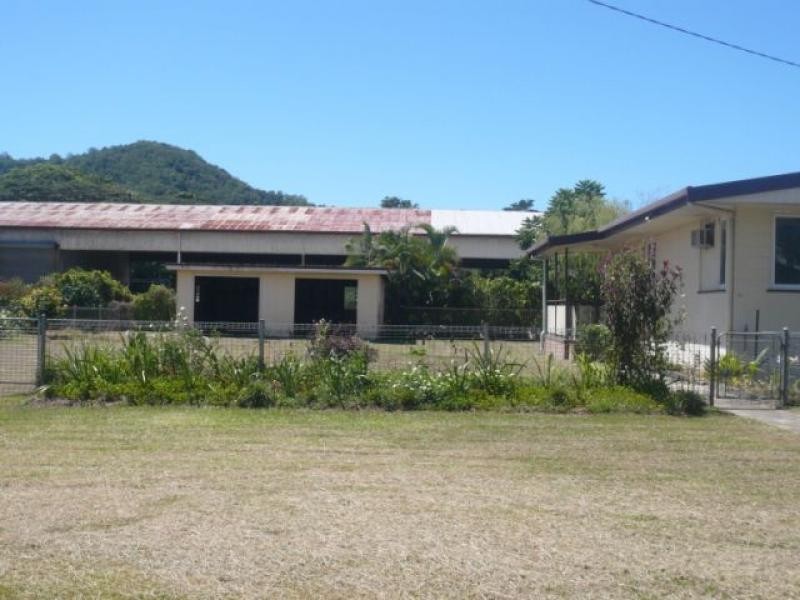 16 Thomas Street, Mossman QLD 4873