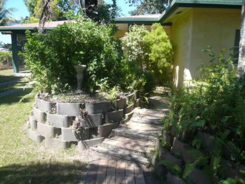 32 Middlemiss St, Mossman QLD 4873