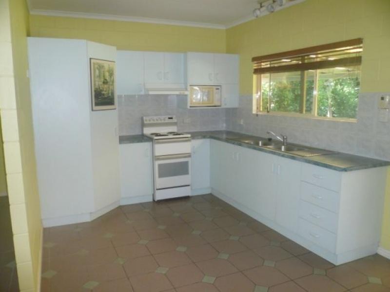 32 Middlemiss St, Mossman QLD 4873