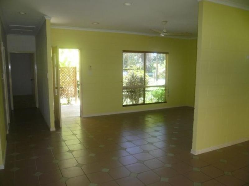 32 Middlemiss St, Mossman QLD 4873