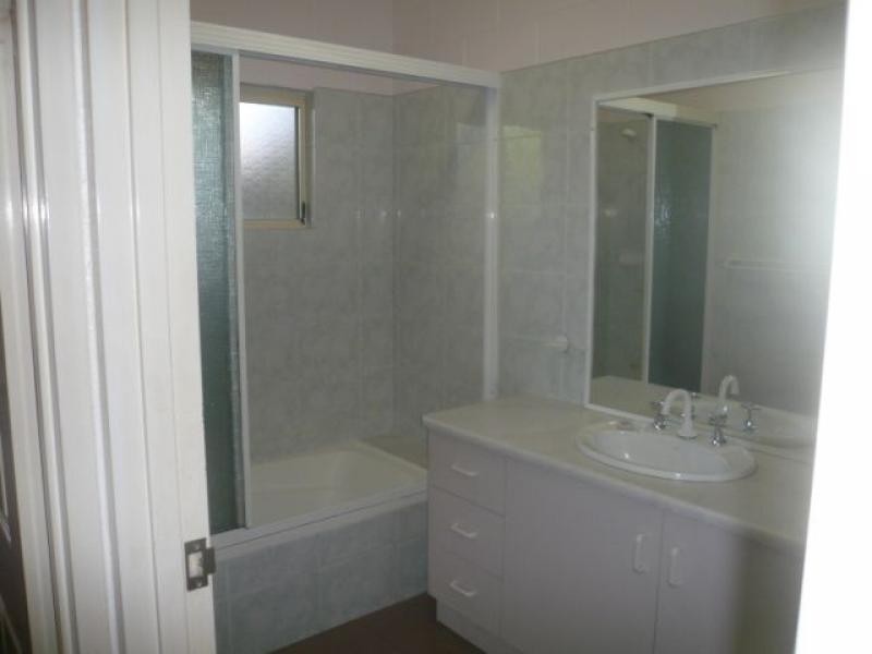 32 Middlemiss St, Mossman QLD 4873