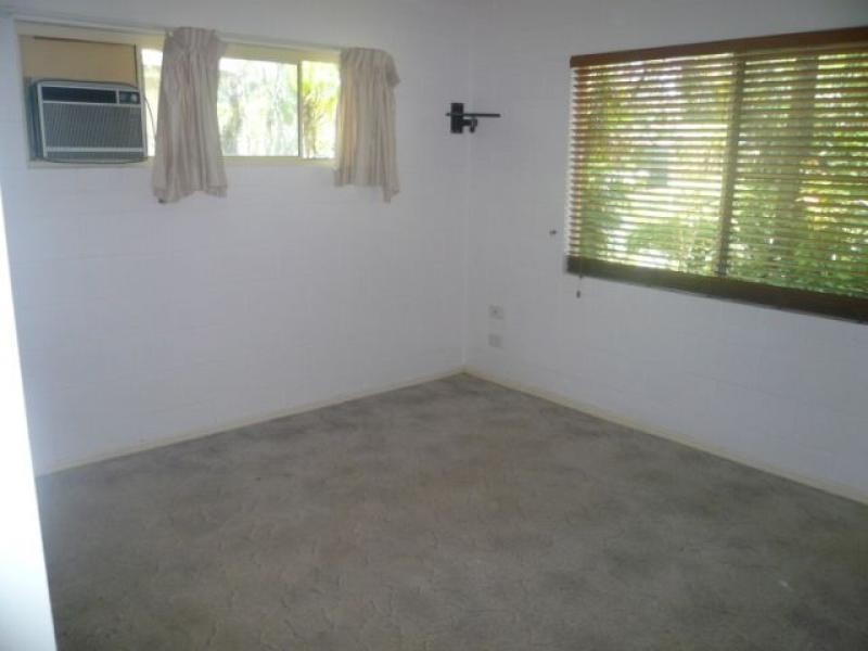 32 Middlemiss St, Mossman QLD 4873