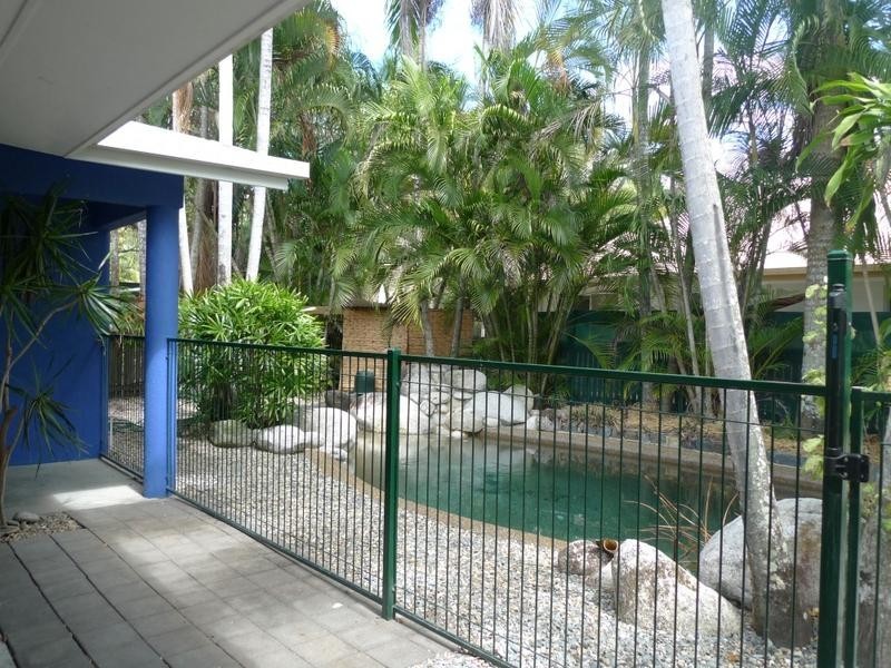 4 Thooleer Cl, Cooya Beach QLD 4873