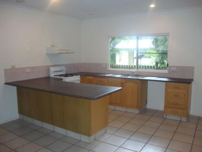4 Thooleer Cl, Cooya Beach QLD 4873
