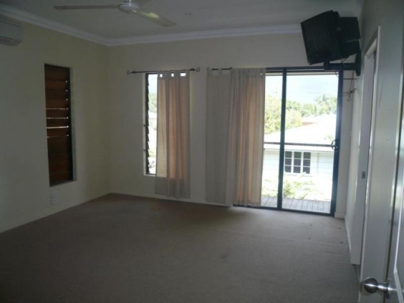 1/5 Grogan St, Mossman QLD 4873