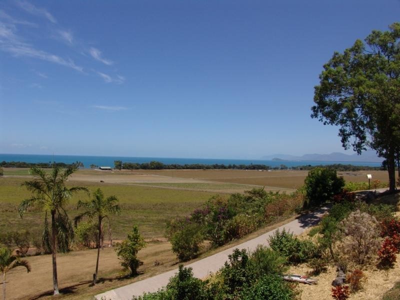 2 Seaview Court, Port Douglas QLD 4877