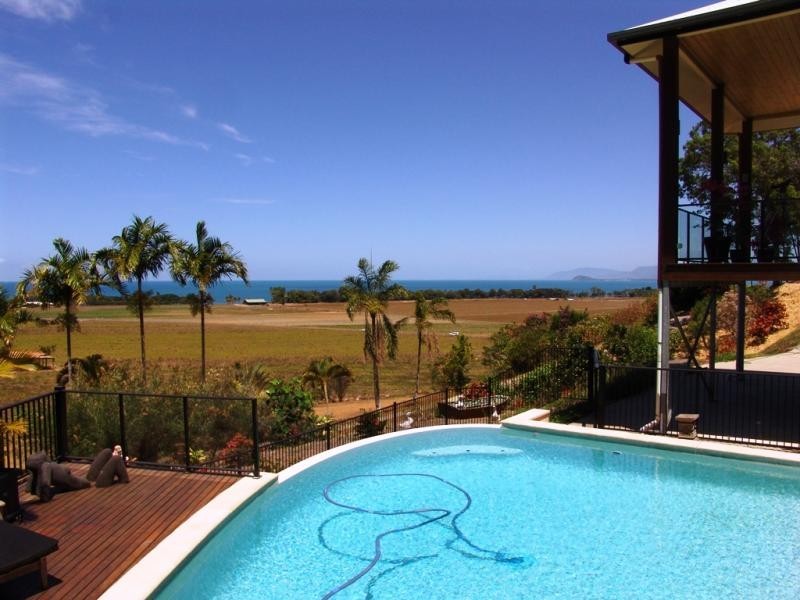 2 Seaview Court, Port Douglas QLD 4877