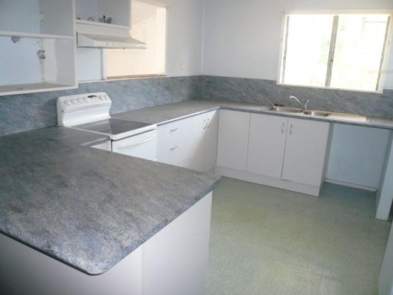 18 Owen St, Mossman QLD 4873