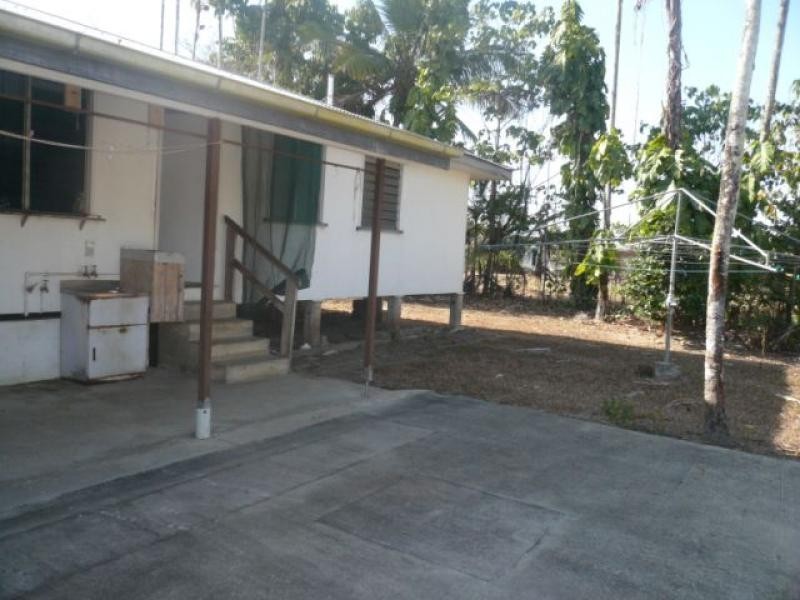 18 Owen St, Mossman QLD 4873