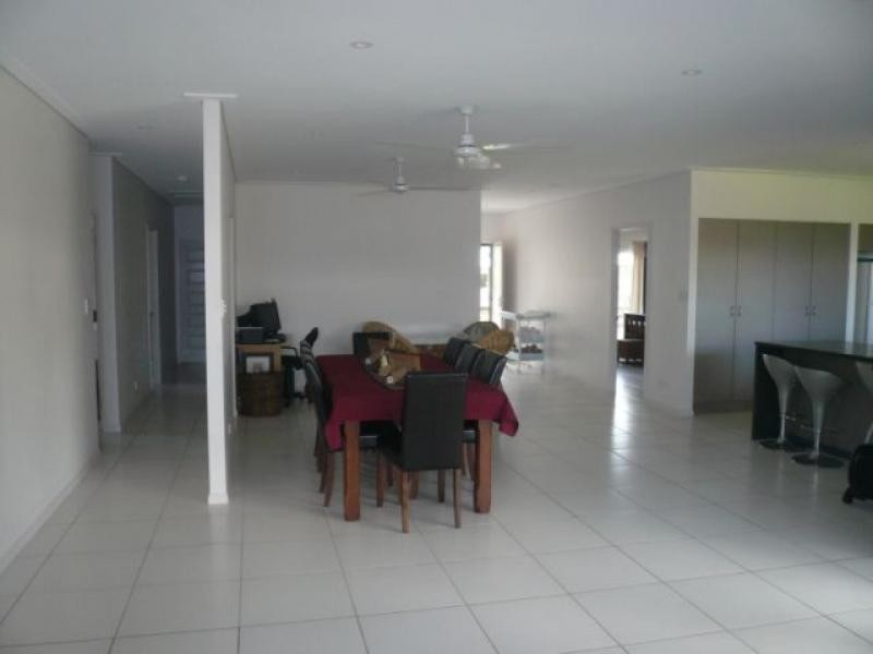 17 White Oak Ave, Mossman QLD 4873