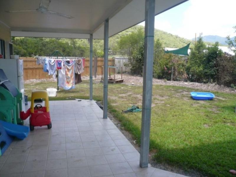 17 White Oak Ave, Mossman QLD 4873