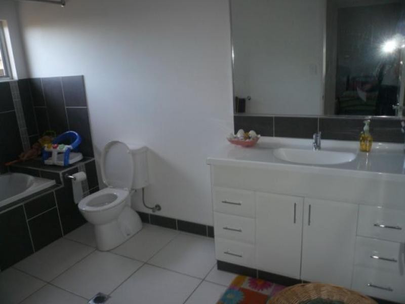 17 White Oak Ave, Mossman QLD 4873