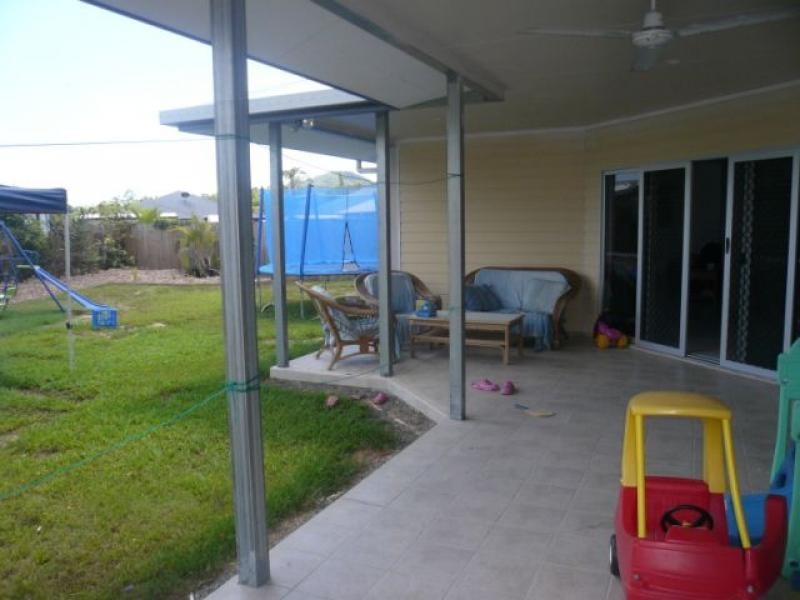 17 White Oak Ave, Mossman QLD 4873