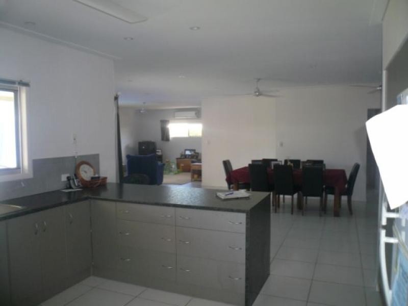 17 White Oak Ave, Mossman QLD 4873